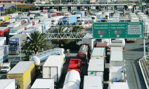 Lunedì 10 giugno 2013, fermi autotrasportatori TrasportoUnito alla Lucchini di Piombino (LI)